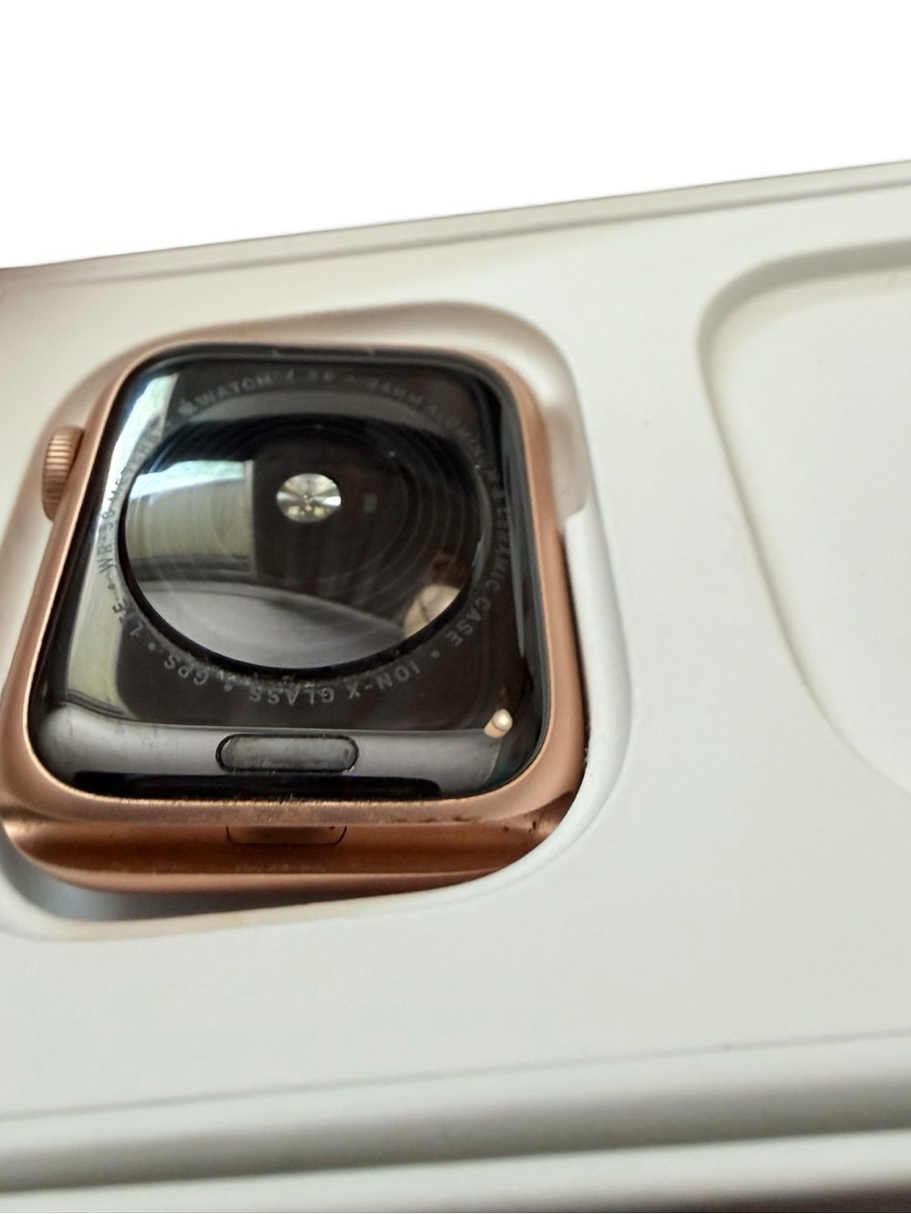 Apple Watch SE 44mm Gold Cellular- Reset- Read Description - Picture 4 of 11